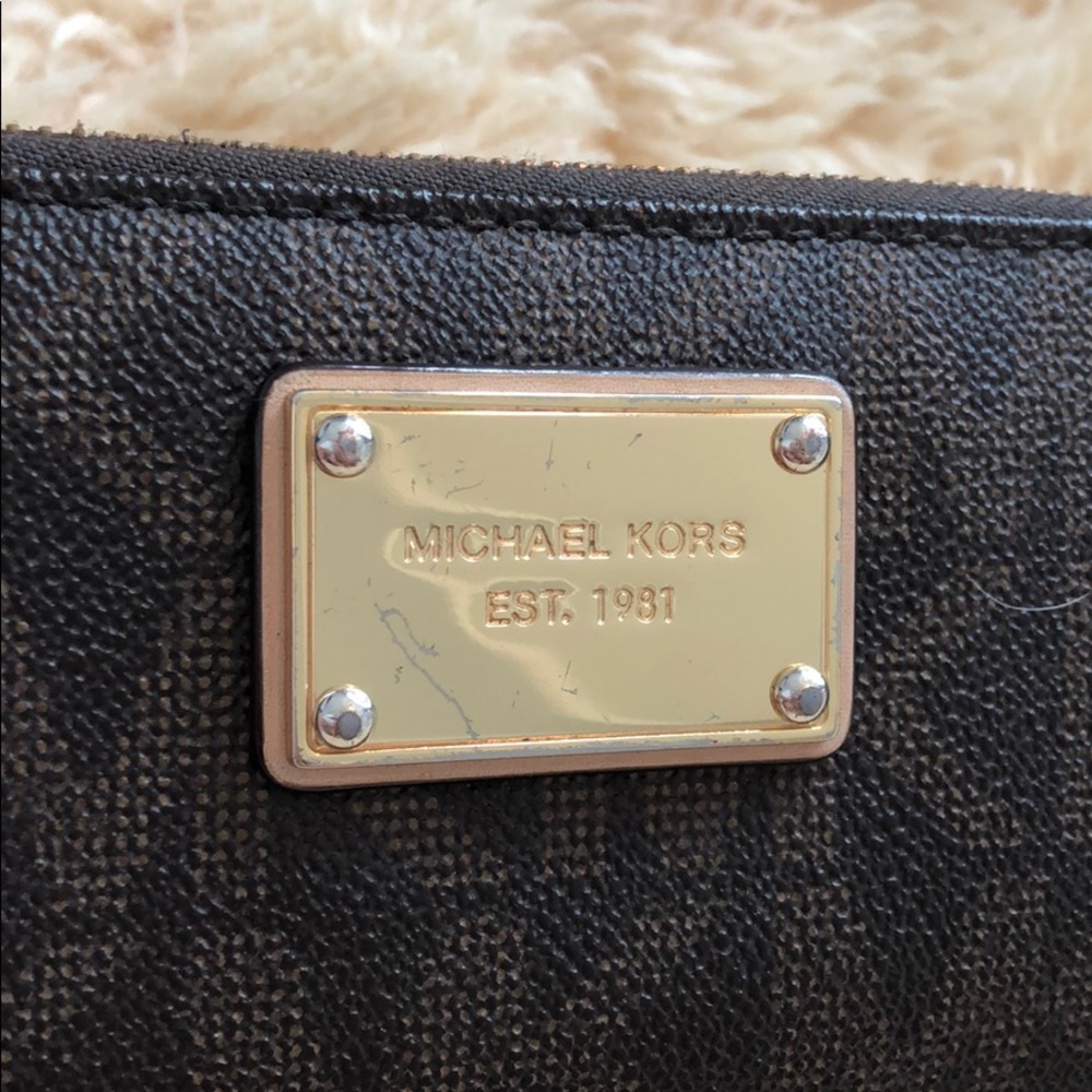 Authentic Michael Kors Logo Continental Wristlet - Picture 4 of 8